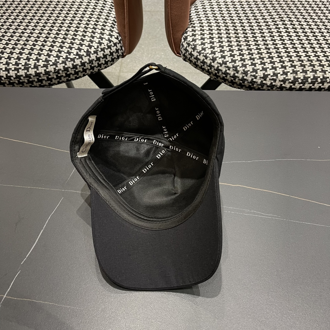  Dior(迪奥)新款原单刺绣棒球帽， 专柜热门新款，11开模订制，原版帆布料纯棉内里，轻盈透气！质量超
