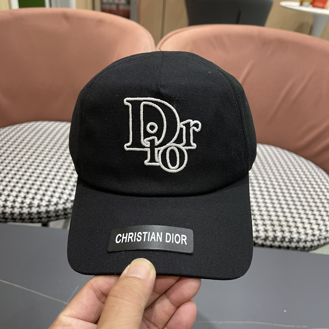  Dior(迪奥)新款原单刺绣棒球帽， 专柜热门新款，11开模订制，原版帆布料纯棉内里，轻盈透气！质量超