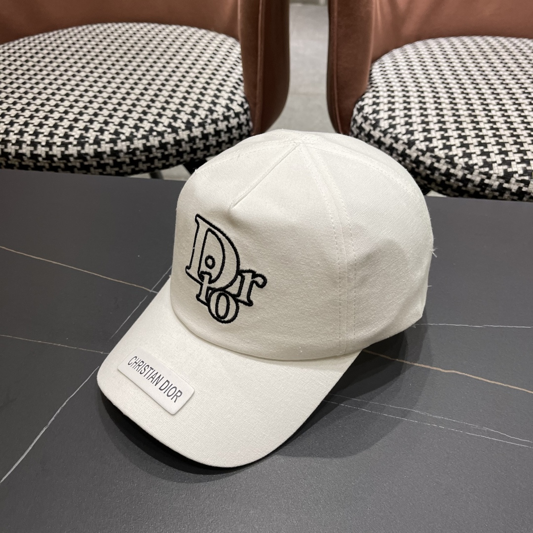  Dior(迪奥)新款原单刺绣棒球帽， 专柜热门新款，11开模订制，原版帆布料纯棉内里，轻盈透气！质量超