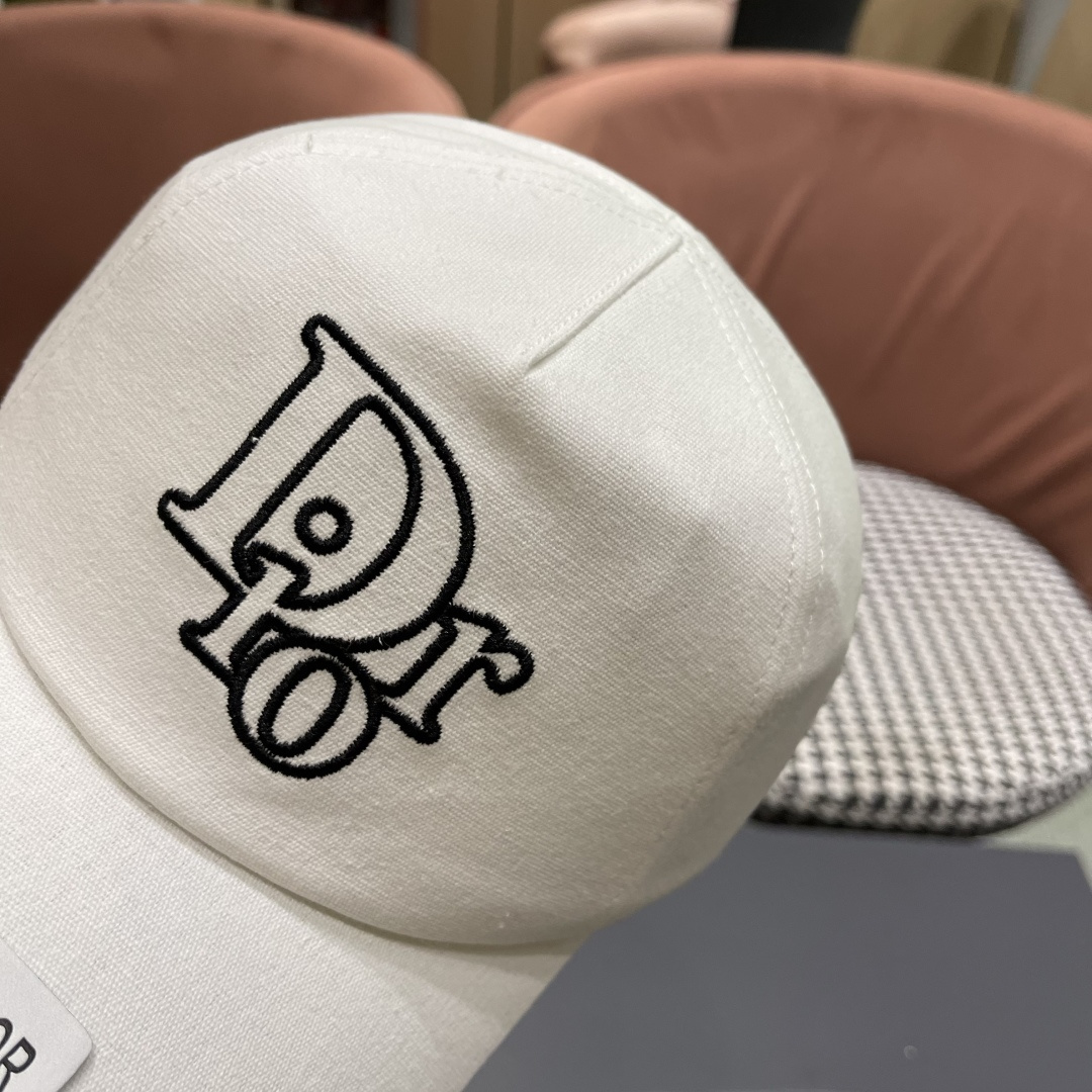  Dior(迪奥)新款原单刺绣棒球帽， 专柜热门新款，11开模订制，原版帆布料纯棉内里，轻盈透气！质量超