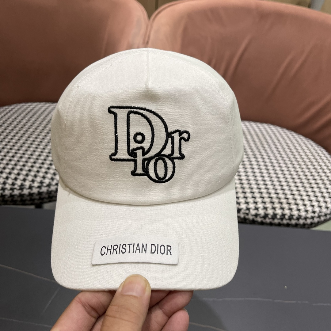  Dior(迪奥)新款原单刺绣棒球帽， 专柜热门新款，11开模订制，原版帆布料纯棉内里，轻盈透气！质量超