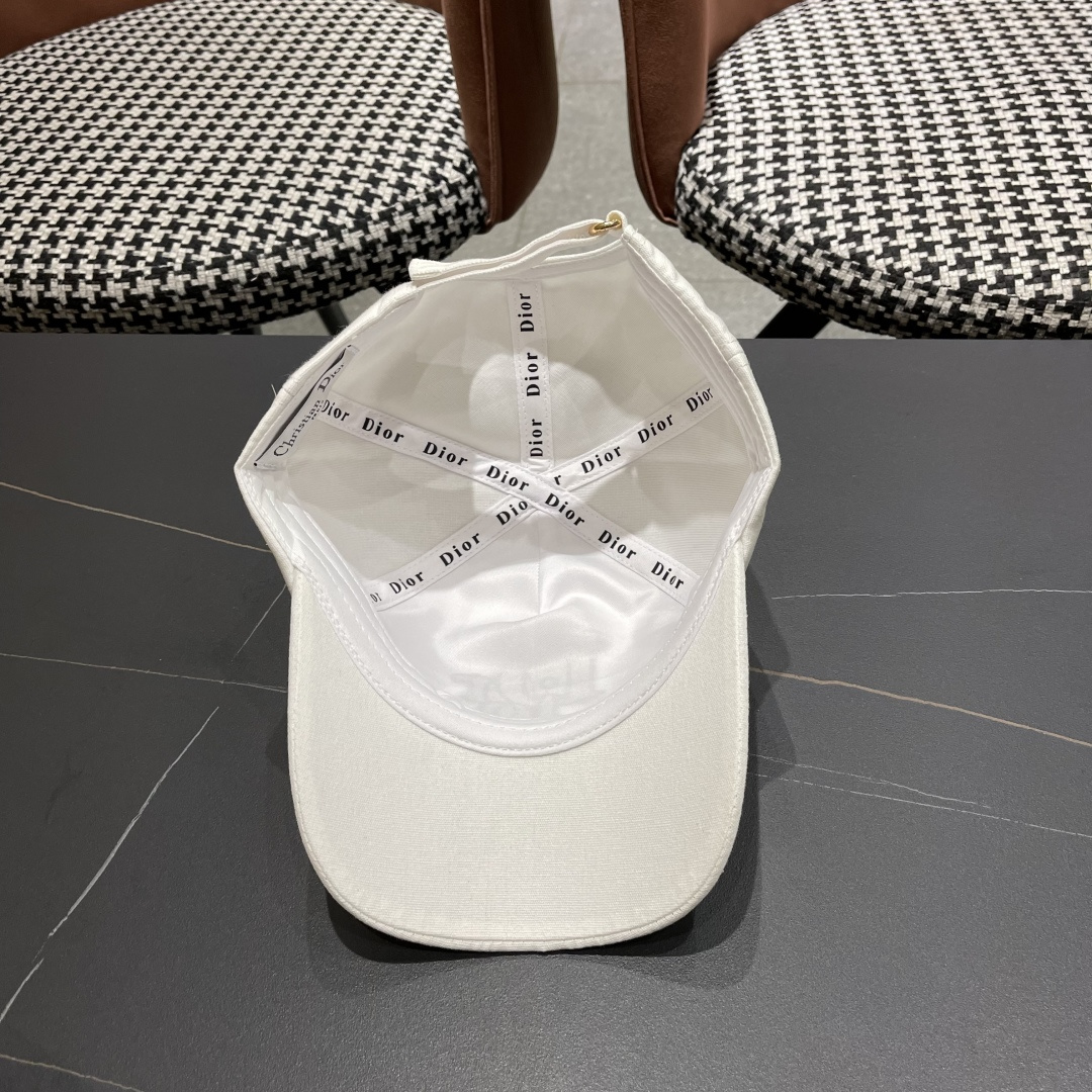  Dior(迪奥)新款原单刺绣棒球帽， 专柜热门新款，11开模订制，原版帆布料纯棉内里，轻盈透气！质量超