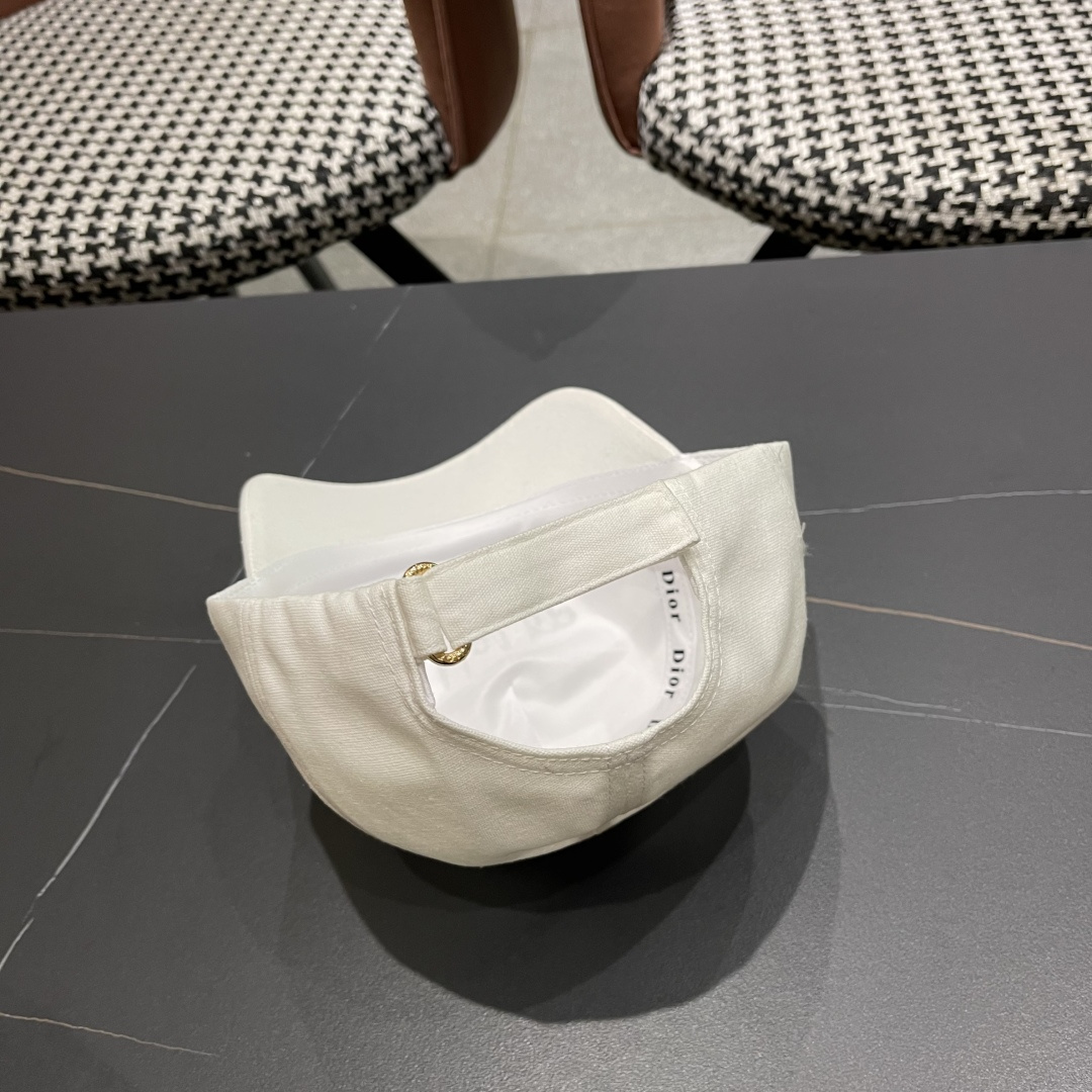  Dior(迪奥)新款原单刺绣棒球帽， 专柜热门新款，11开模订制，原版帆布料纯棉内里，轻盈透气！质量超