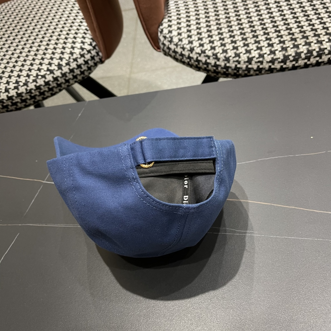  Dior(迪奥)新款原单刺绣棒球帽， 专柜热门新款，11开模订制，原版帆布料纯棉内里，轻盈透气！质量超