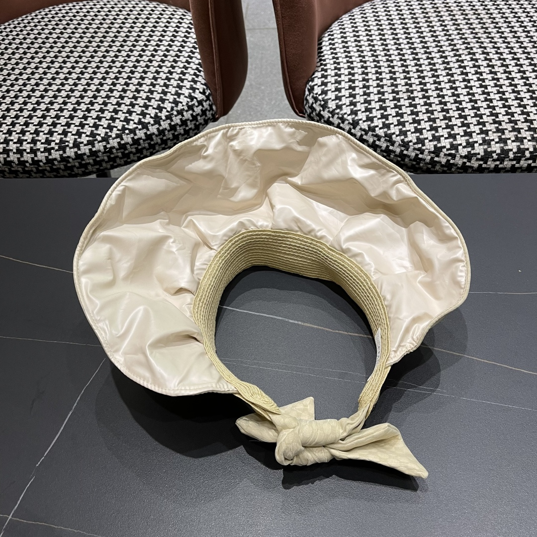  赛琳 时尚贝壳帽休闲防紫外线新款帽子女
夏季浮雕花纹可折叠防晒遮阳帽