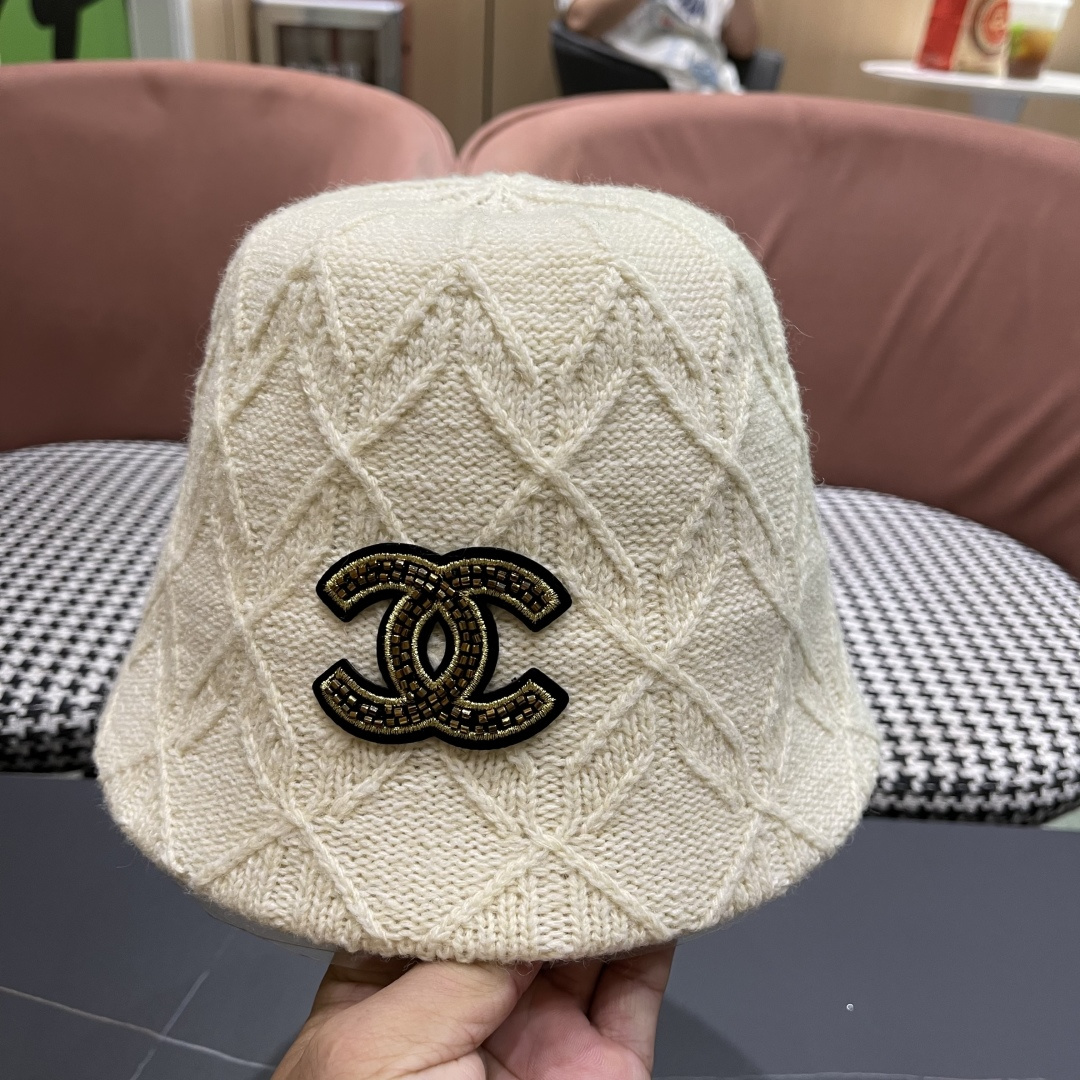  【CHANEL香奈儿】2025新款秋冬款条纹针织渔夫帽🌈 毛毛盆帽百搭休闲～小香风
