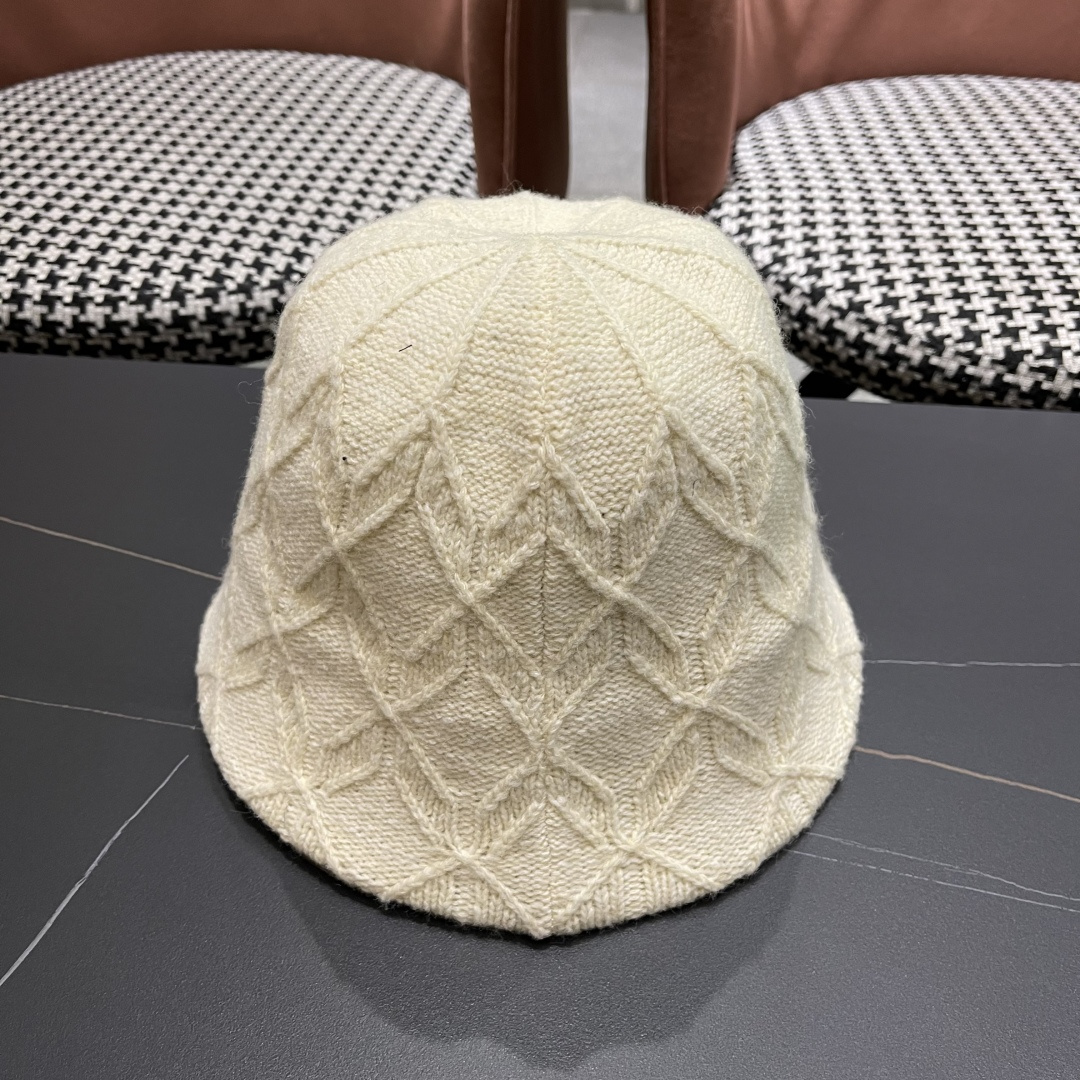  【CHANEL香奈儿】2025新款秋冬款条纹针织渔夫帽🌈 毛毛盆帽百搭休闲～小香风