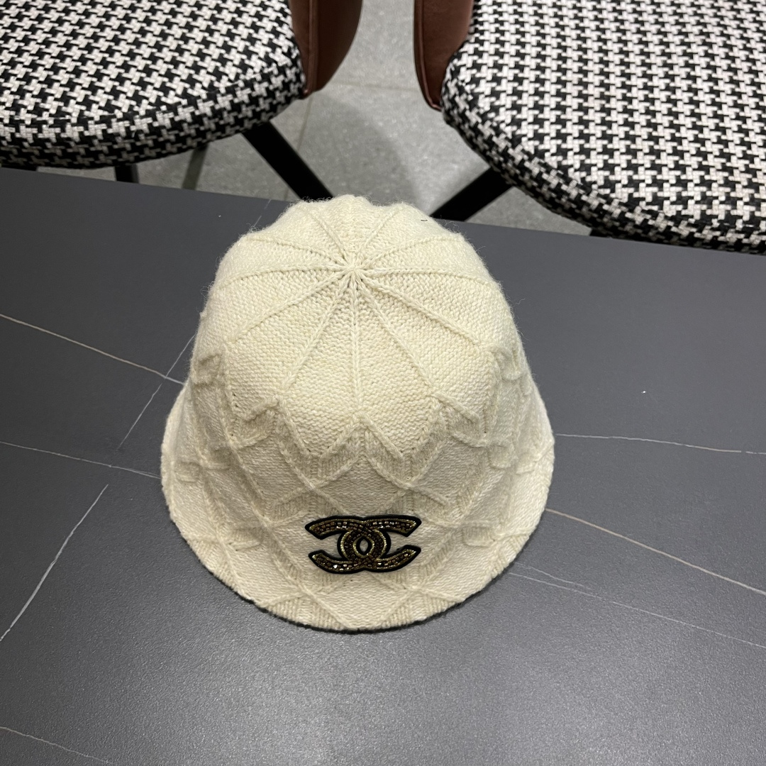  【CHANEL香奈儿】2025新款秋冬款条纹针织渔夫帽🌈 毛毛盆帽百搭休闲～小香风