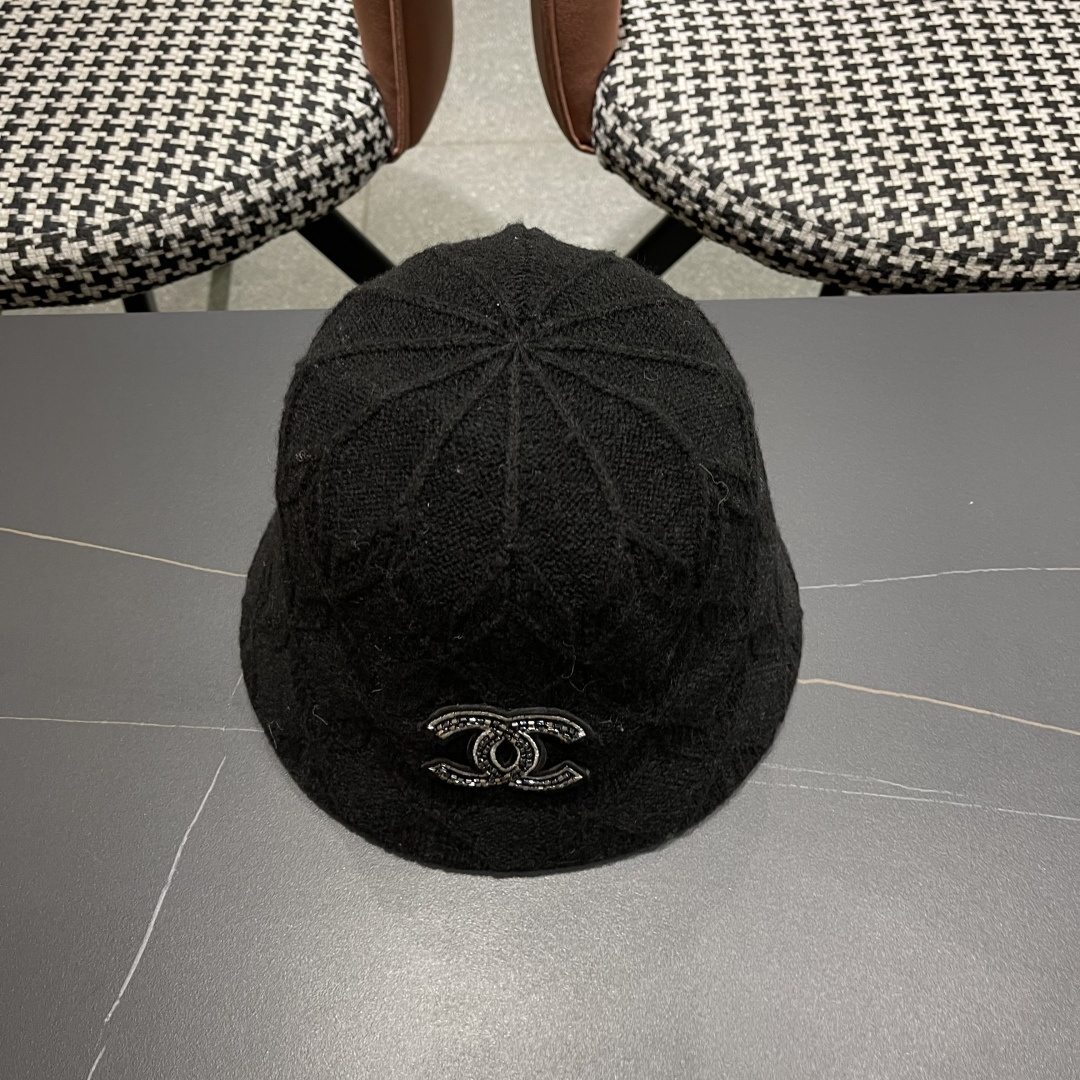  【CHANEL香奈儿】2025新款秋冬款条纹针织渔夫帽🌈 毛毛盆帽百搭休闲～小香风