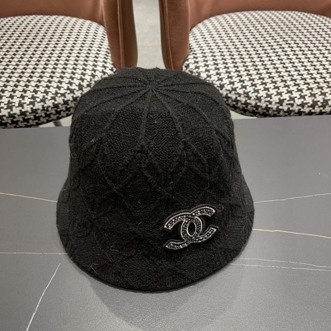  【CHANEL香奈儿】2025新款秋冬款条纹针织渔夫帽🌈 毛毛盆帽百搭休闲～小香风