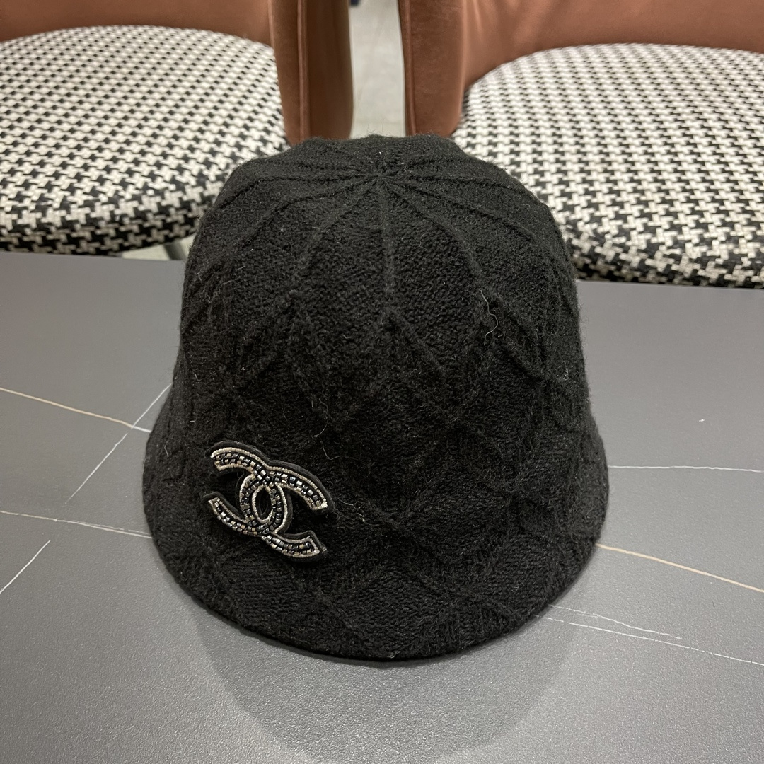  【CHANEL香奈儿】2025新款秋冬款条纹针织渔夫帽🌈 毛毛盆帽百搭休闲～小香风