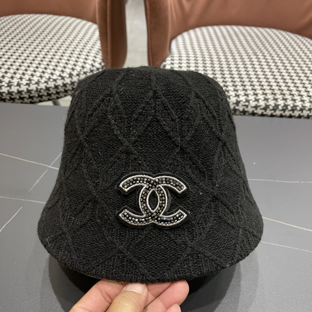  【CHANEL香奈儿】2025新款秋冬款条纹针织渔夫帽🌈 毛毛盆帽百搭休闲～小香风