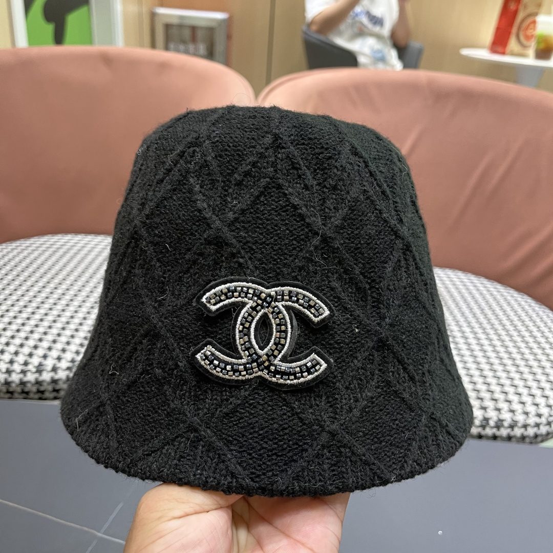  【CHANEL香奈儿】2025新款秋冬款条纹针织渔夫帽🌈 毛毛盆帽百搭休闲～小香风