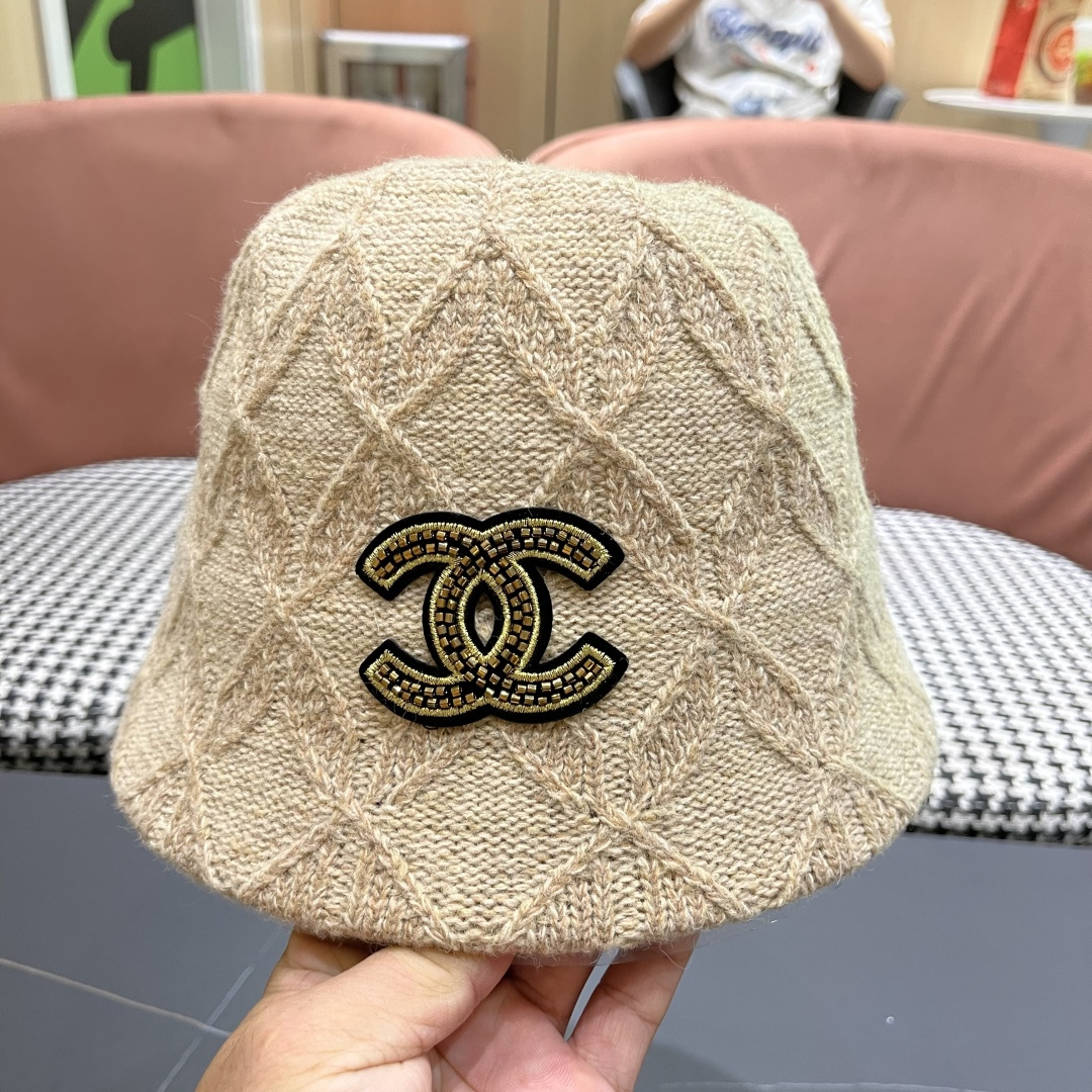  【CHANEL香奈儿】2025新款秋冬款条纹针织渔夫帽🌈 毛毛盆帽百搭休闲～小香风