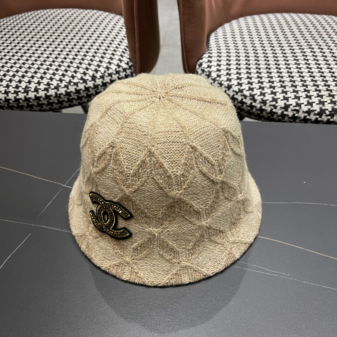  【CHANEL香奈儿】2025新款秋冬款条纹针织渔夫帽🌈 毛毛盆帽百搭休闲～小香风