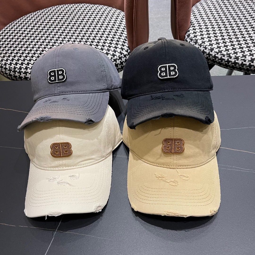  BALENCIAGA巴黎世家2025新款破洞系列棒球帽，很酷的色系，巴黎粉必入款！