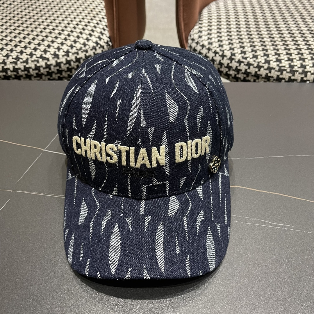 迪奥Dior👒 新款刺绣棒球帽🧢，防晒指数超高，特别显脸小，有型不软塌，可随意折叠，携带方便🤗