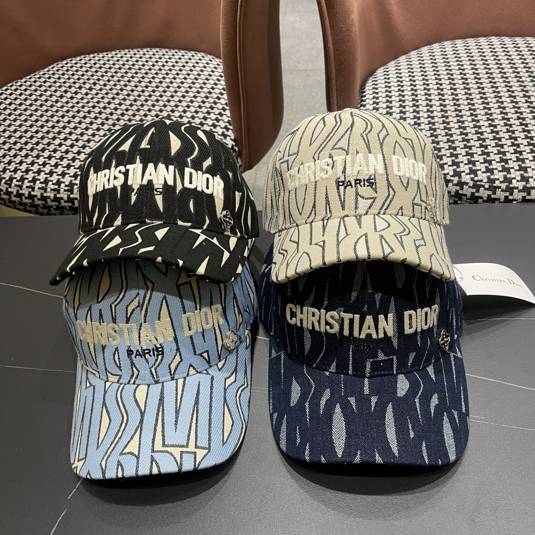  迪奥Dior👒 新款刺绣棒球帽🧢，防晒指数超高，特别显脸小，有型不软塌，可随意折叠，携带方便🤗
