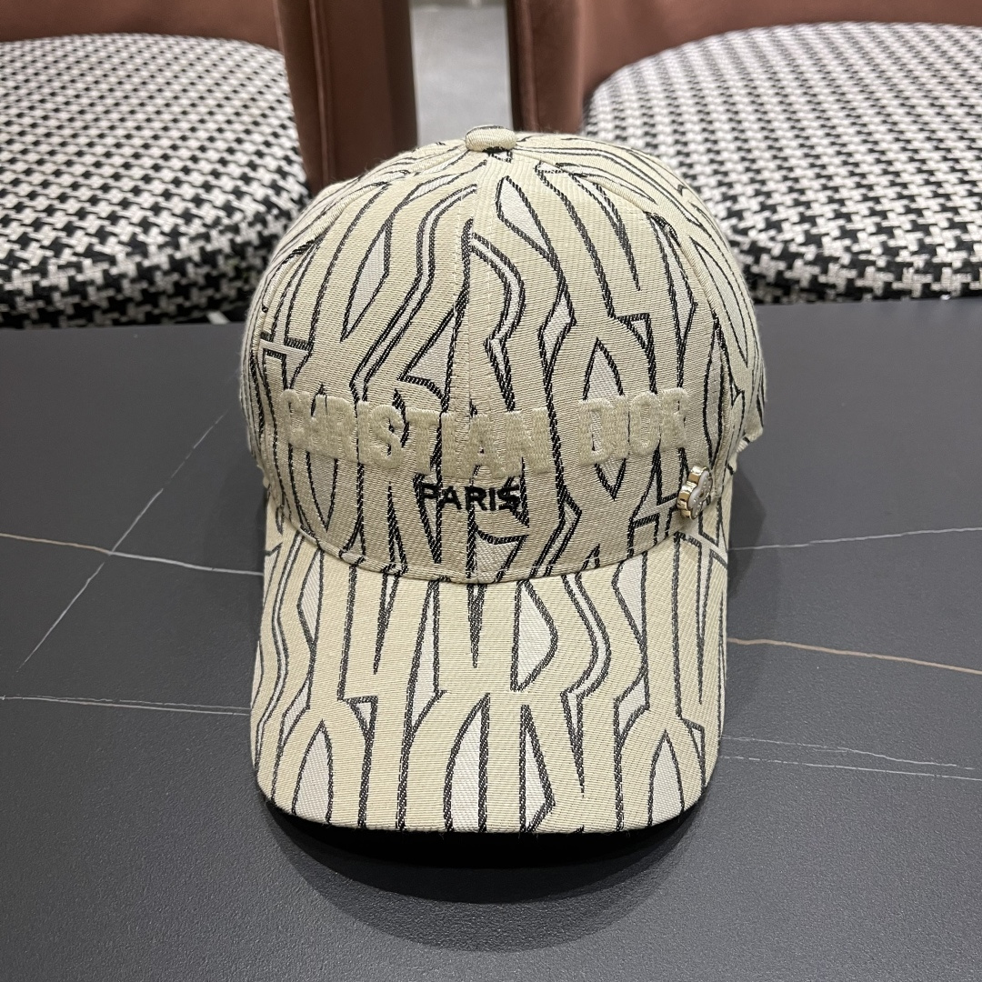 迪奥Dior👒 新款刺绣棒球帽🧢，防晒指数超高，特别显脸小，有型不软塌，可随意折叠，携带方便🤗