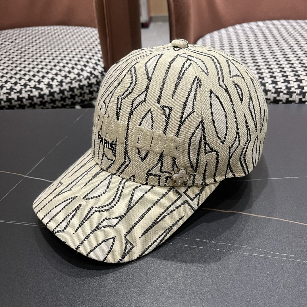 迪奥Dior👒 新款刺绣棒球帽🧢，防晒指数超高，特别显脸小，有型不软塌，可随意折叠，携带方便🤗