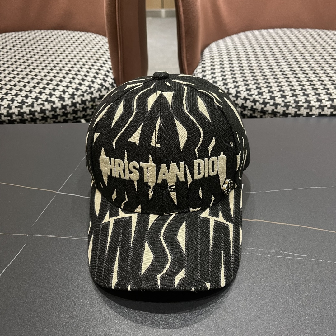 迪奥Dior👒 新款刺绣棒球帽🧢，防晒指数超高，特别显脸小，有型不软塌，可随意折叠，携带方便🤗