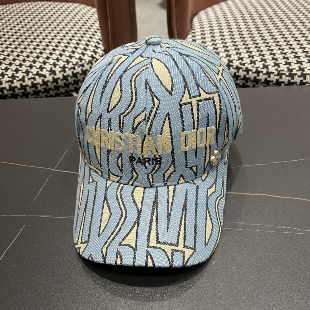 迪奥Dior👒 新款刺绣棒球帽🧢，防晒指数超高，特别显脸小，有型不软塌，可随意折叠，携带方便🤗