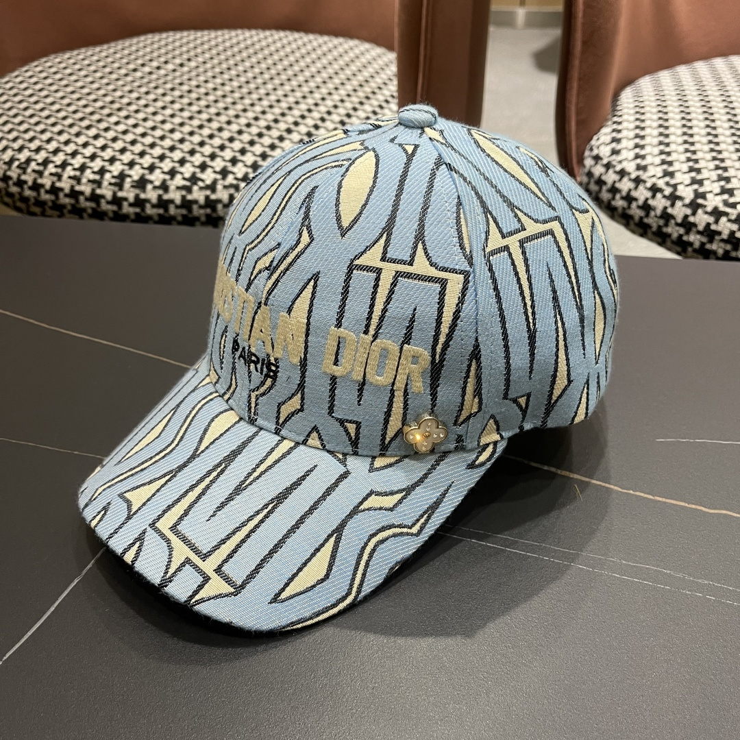 迪奥Dior👒 新款刺绣棒球帽🧢，防晒指数超高，特别显脸小，有型不软塌，可随意折叠，携带方便🤗