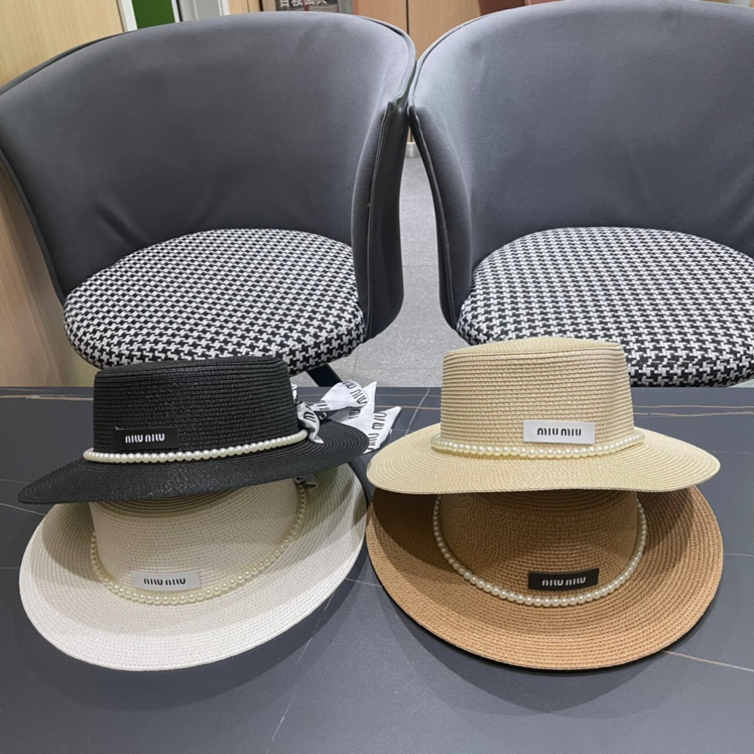  MiU MiU缪缪新品 渔夫款草帽！
四色现货来袭   夏季度假⛱️首选系列   上脸显瘦 洋气十足的
