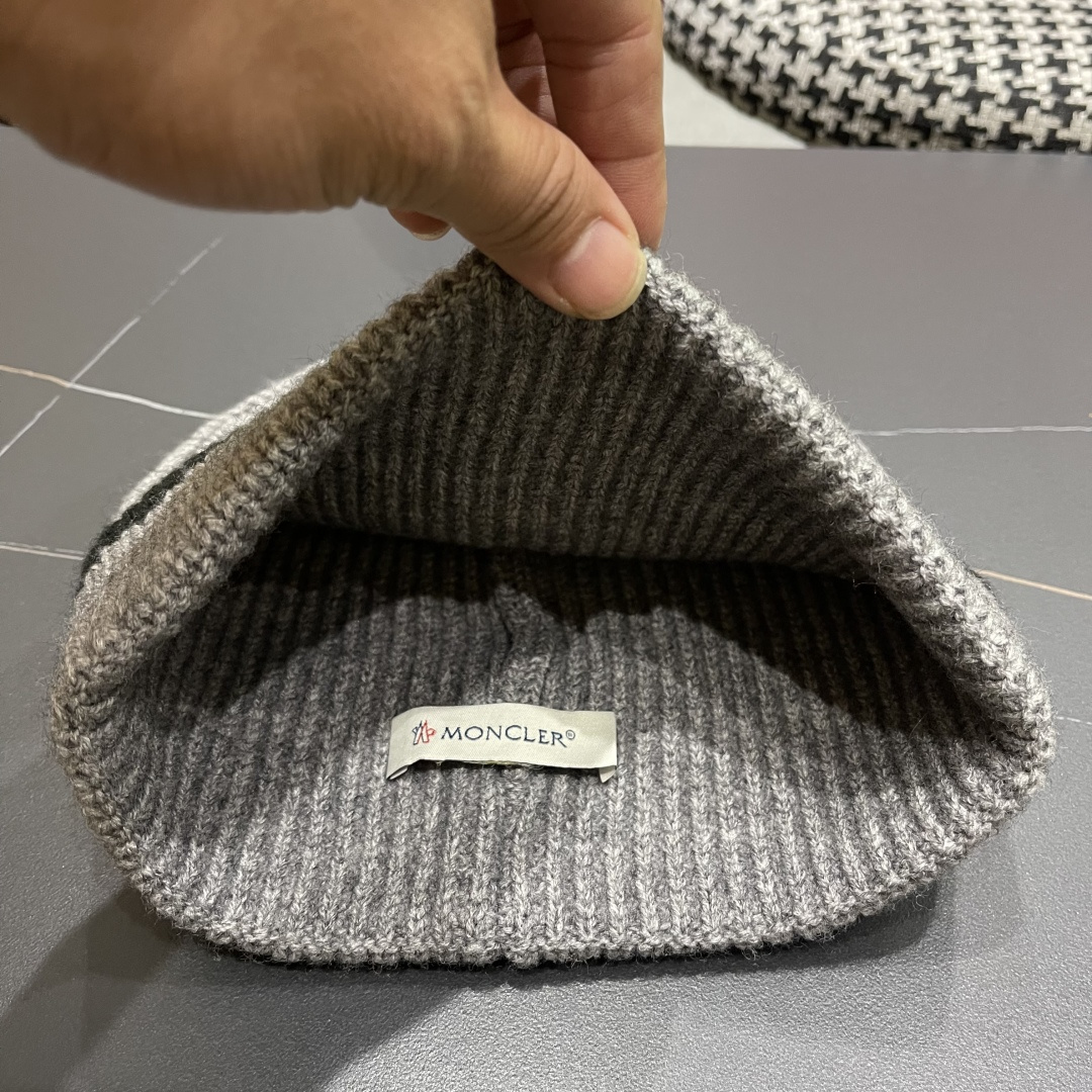 【MONCLER蒙口】2025秋冬新款拼色密织针织毛线帽，男女款大牌设计～秋冬穿搭必备