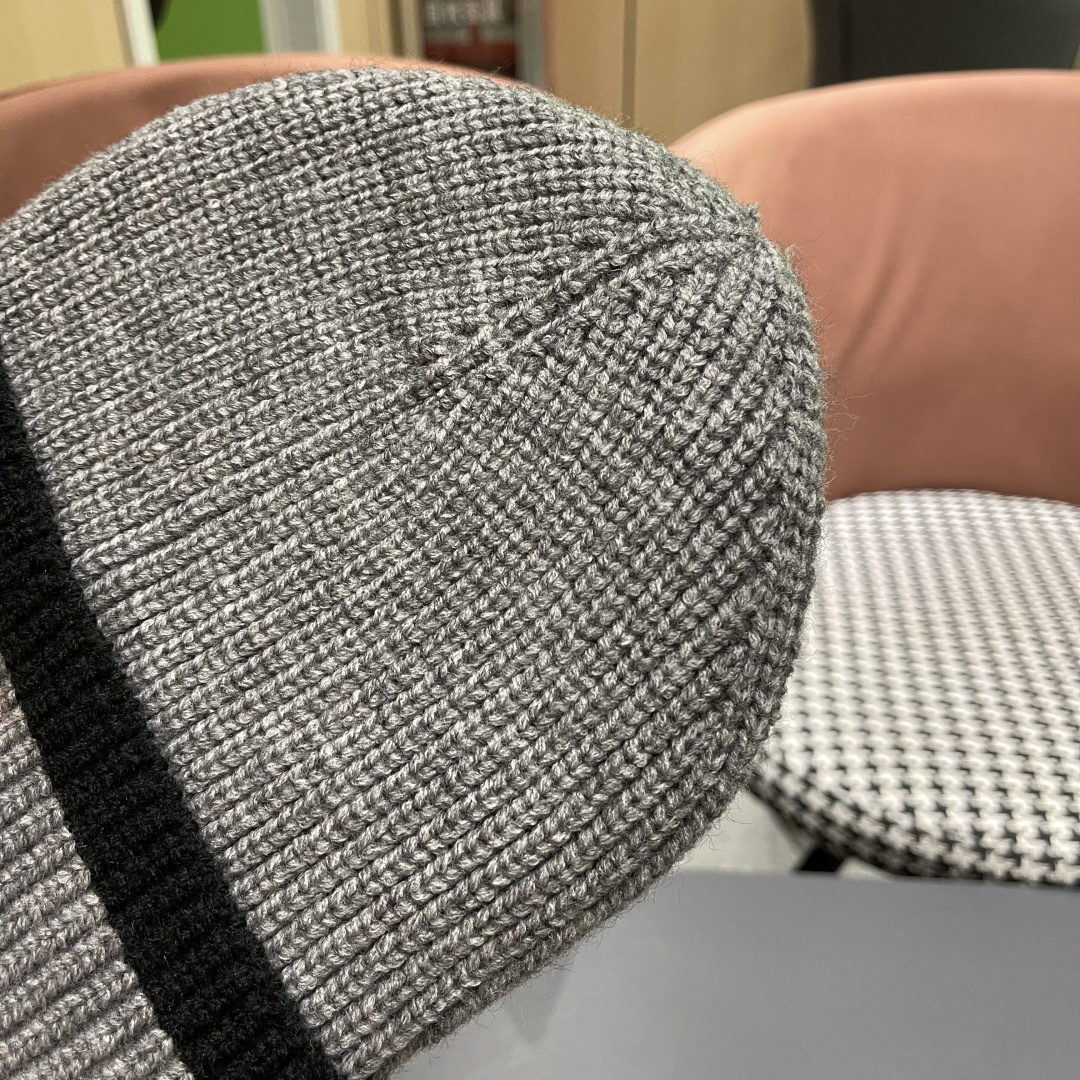 【MONCLER蒙口】2025秋冬新款拼色密织针织毛线帽，男女款大牌设计～秋冬穿搭必备