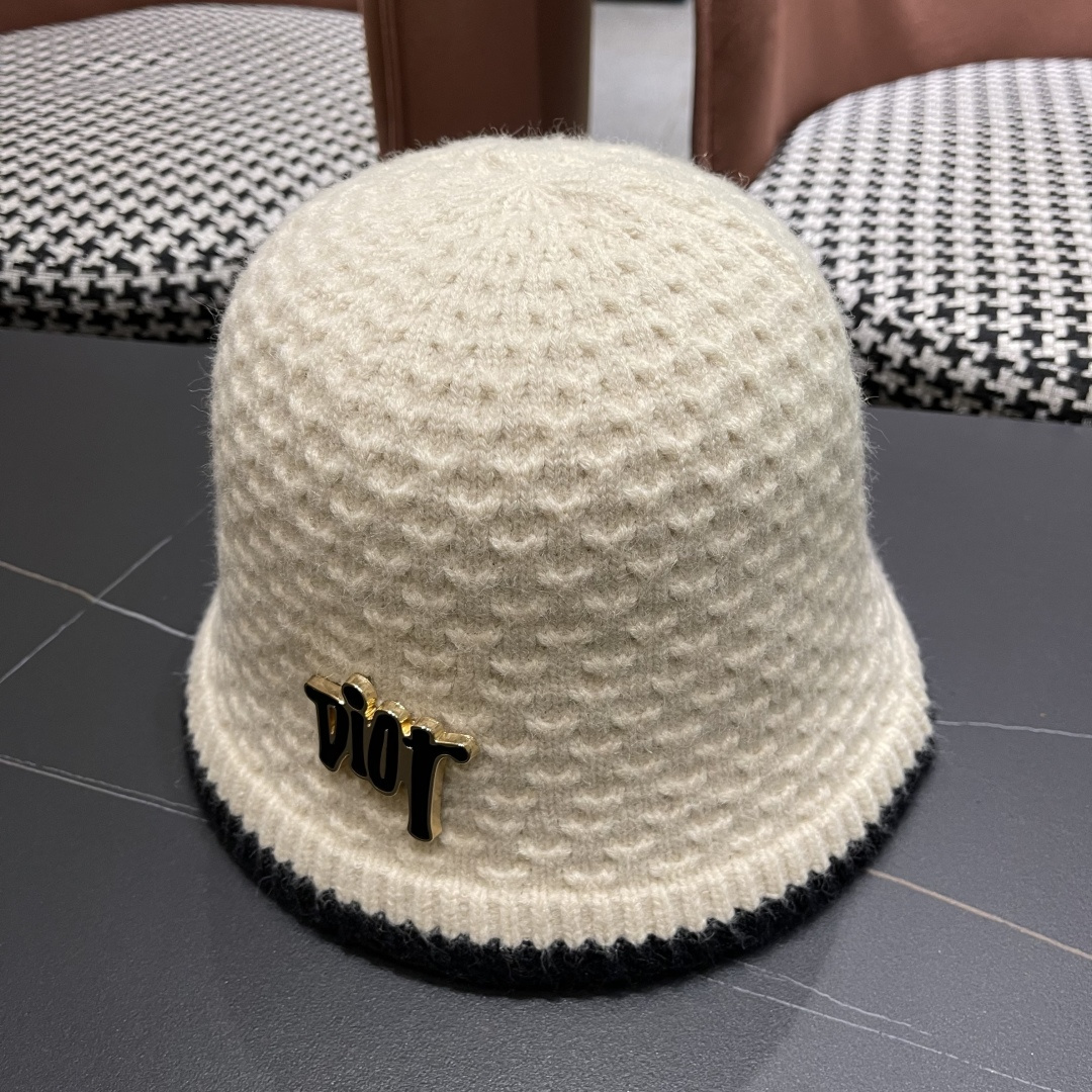 迪奥 针织毛绒渔夫帽女秋冬季时尚百搭保暖护耳羊羔绒盆帽