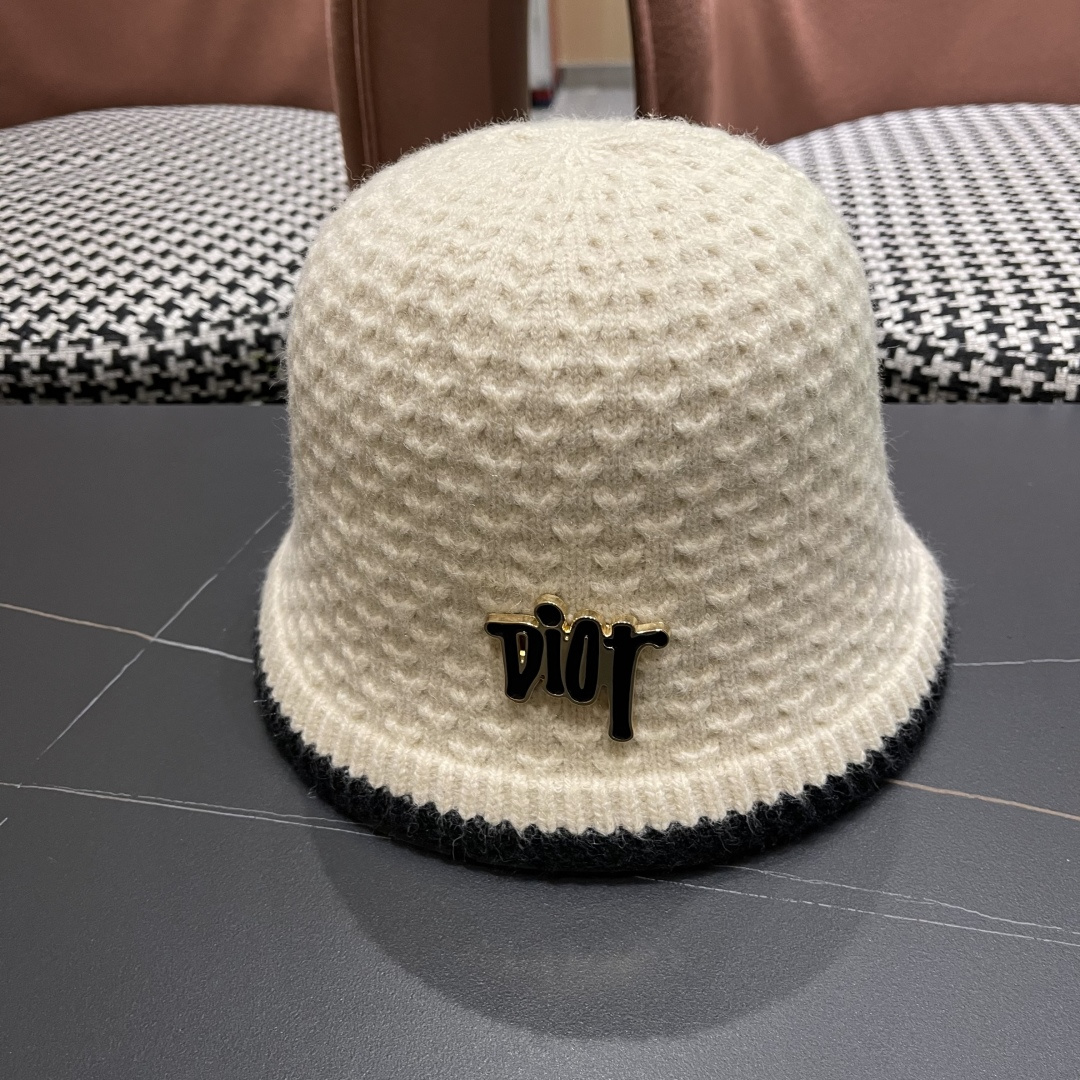 迪奥 针织毛绒渔夫帽女秋冬季时尚百搭保暖护耳羊羔绒盆帽