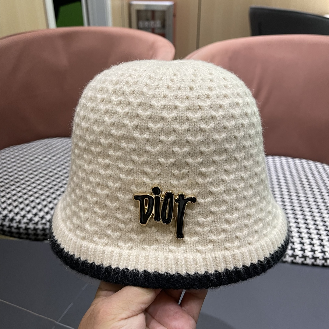迪奥 针织毛绒渔夫帽女秋冬季时尚百搭保暖护耳羊羔绒盆帽