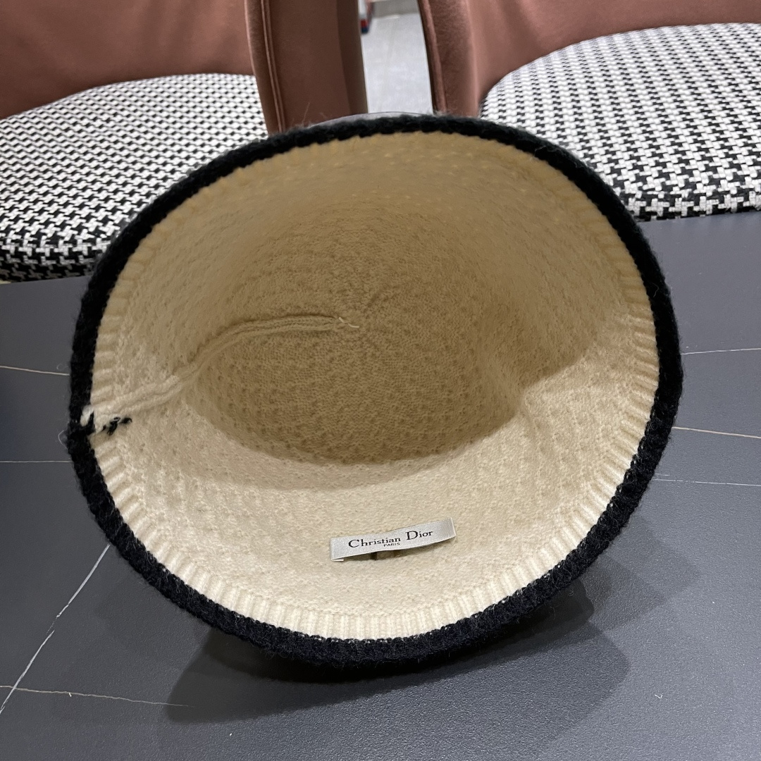 迪奥 针织毛绒渔夫帽女秋冬季时尚百搭保暖护耳羊羔绒盆帽