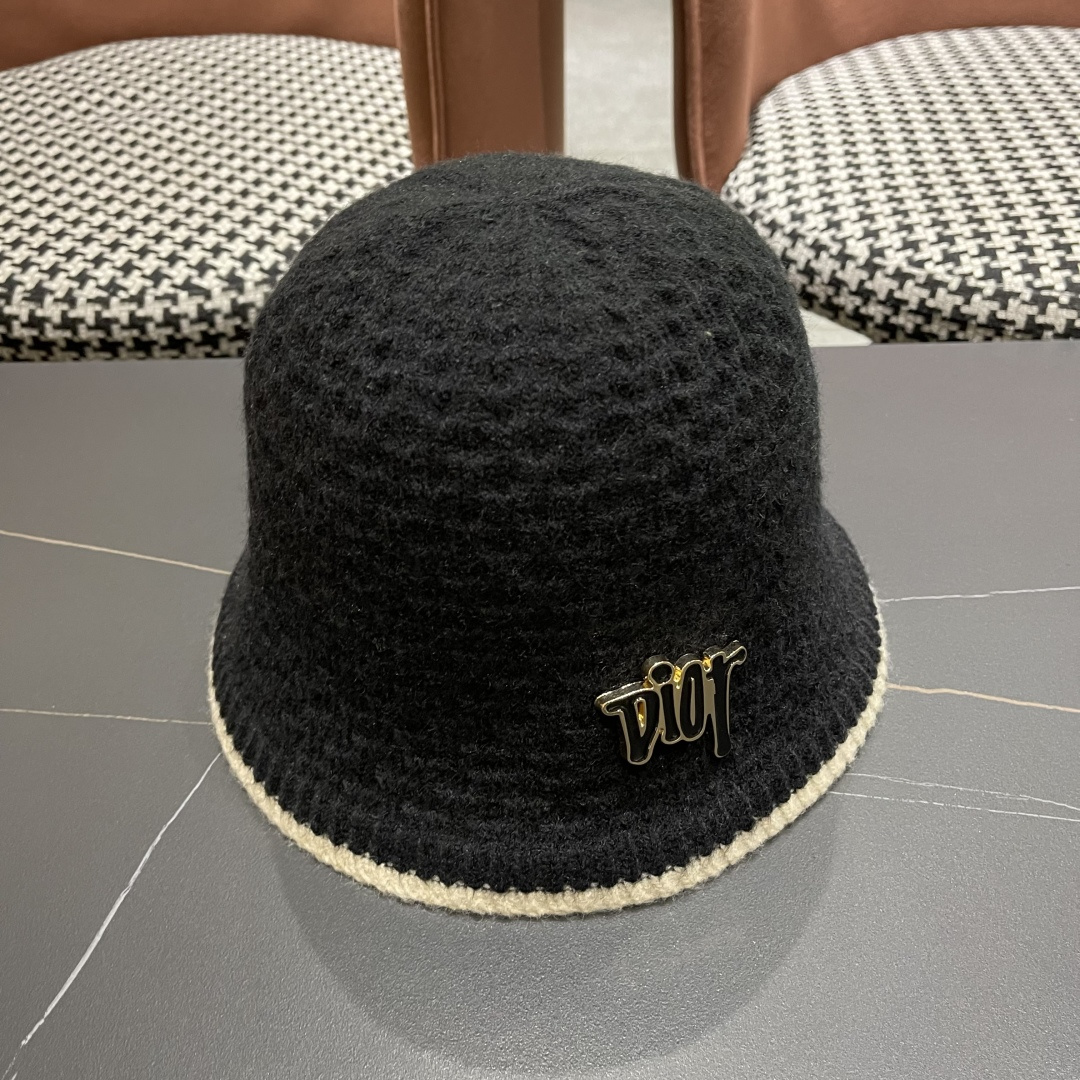 迪奥 针织毛绒渔夫帽女秋冬季时尚百搭保暖护耳羊羔绒盆帽