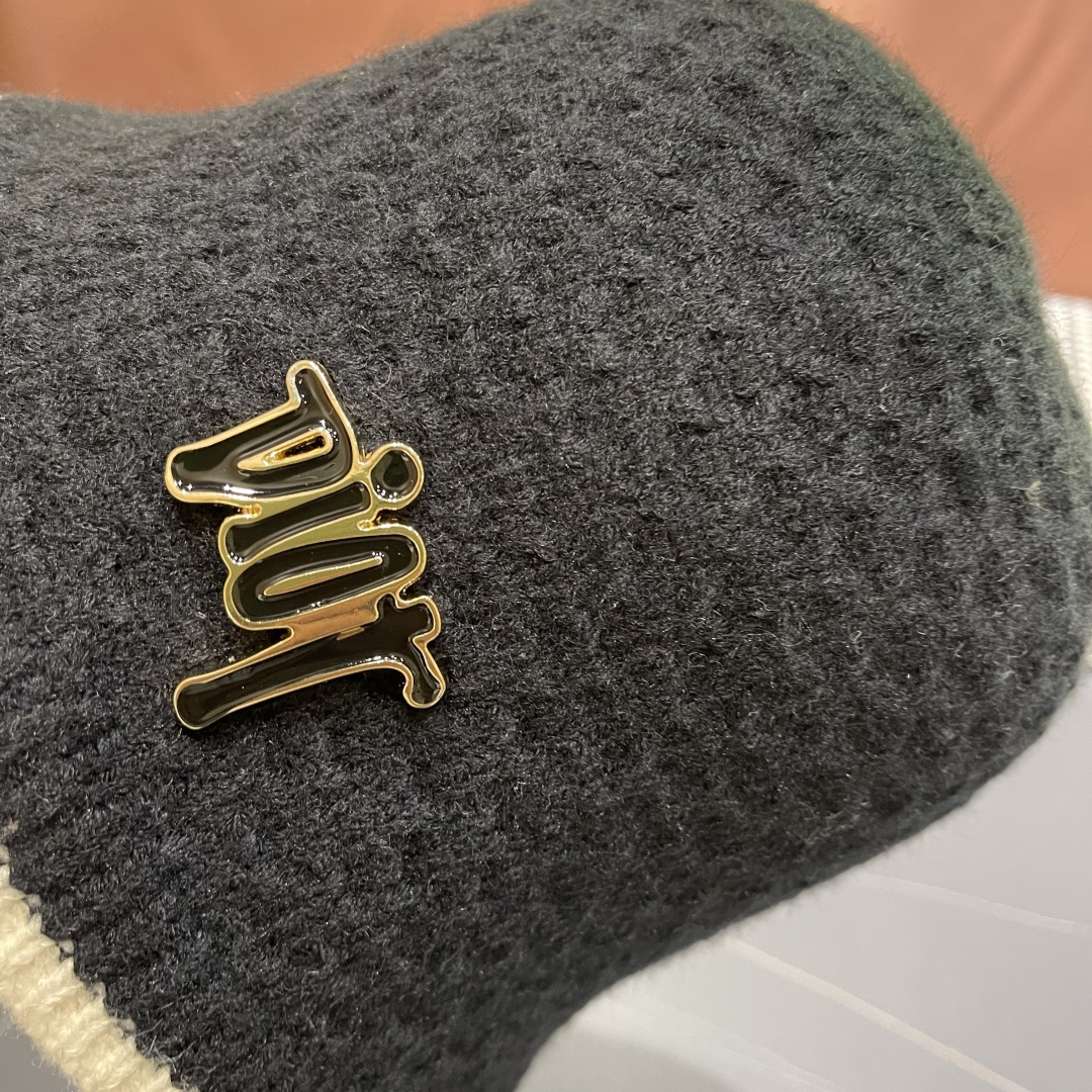 迪奥 针织毛绒渔夫帽女秋冬季时尚百搭保暖护耳羊羔绒盆帽