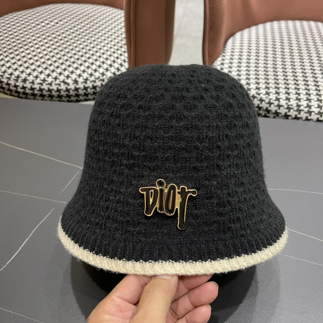 迪奥 针织毛绒渔夫帽女秋冬季时尚百搭保暖护耳羊羔绒盆帽