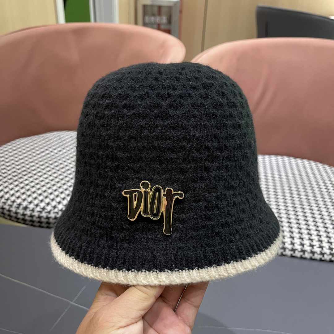 迪奥 针织毛绒渔夫帽女秋冬季时尚百搭保暖护耳羊羔绒盆帽