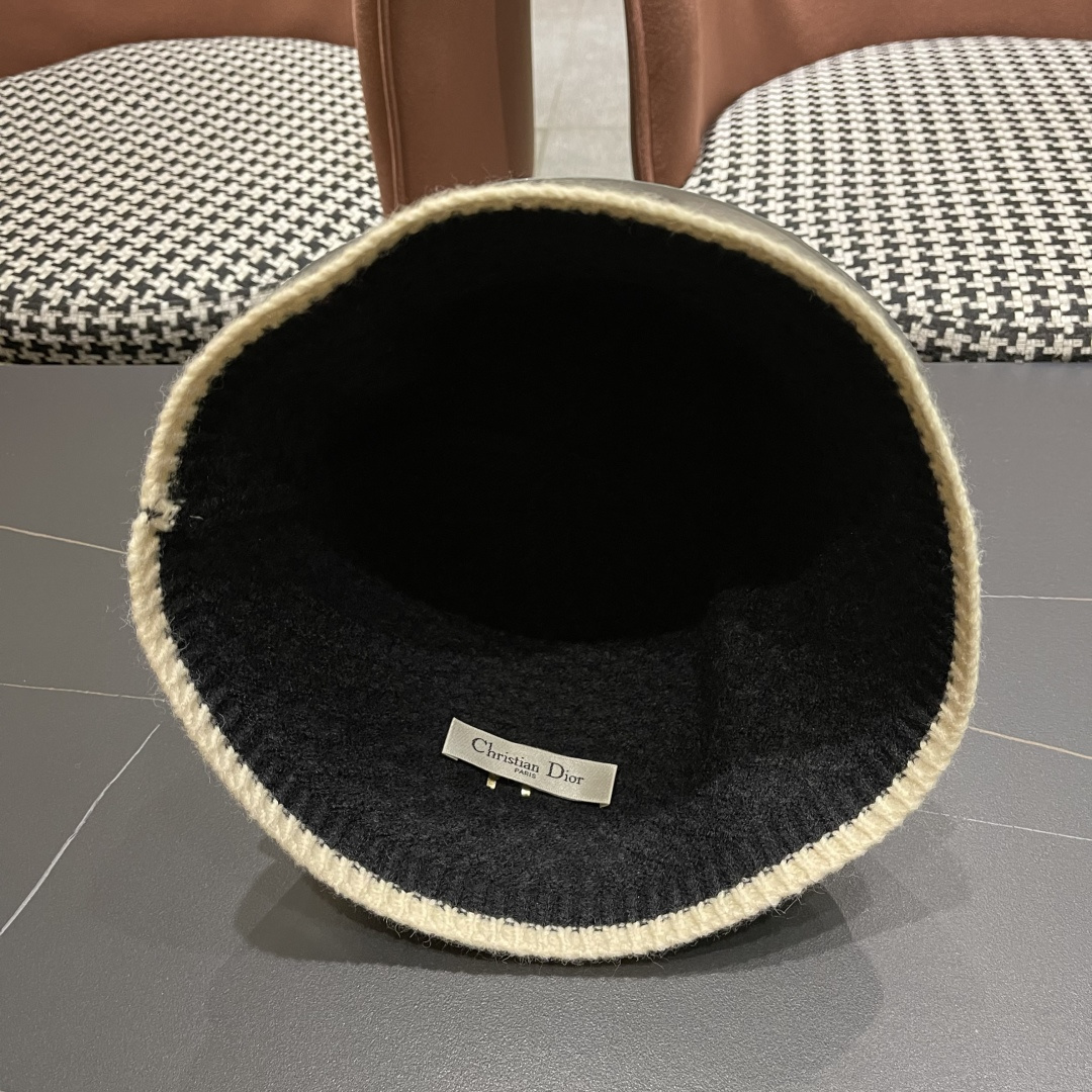 迪奥 针织毛绒渔夫帽女秋冬季时尚百搭保暖护耳羊羔绒盆帽