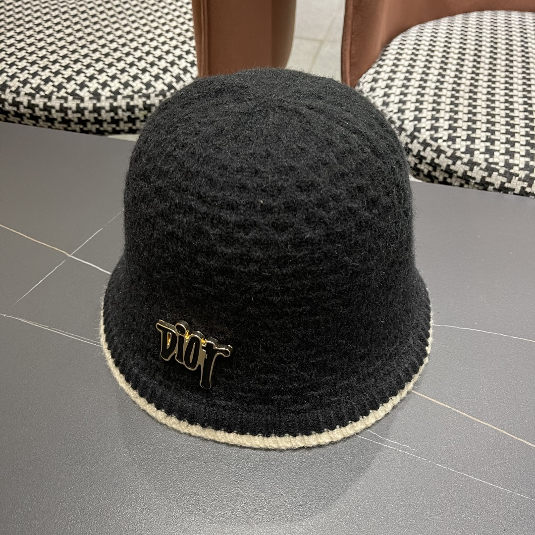 迪奥 针织毛绒渔夫帽女秋冬季时尚百搭保暖护耳羊羔绒盆帽