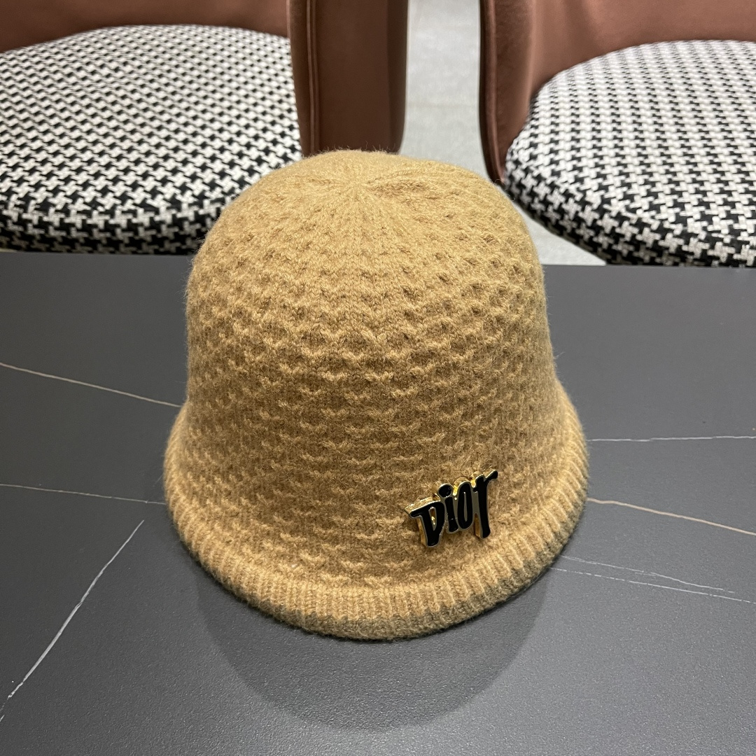 迪奥 针织毛绒渔夫帽女秋冬季时尚百搭保暖护耳羊羔绒盆帽
