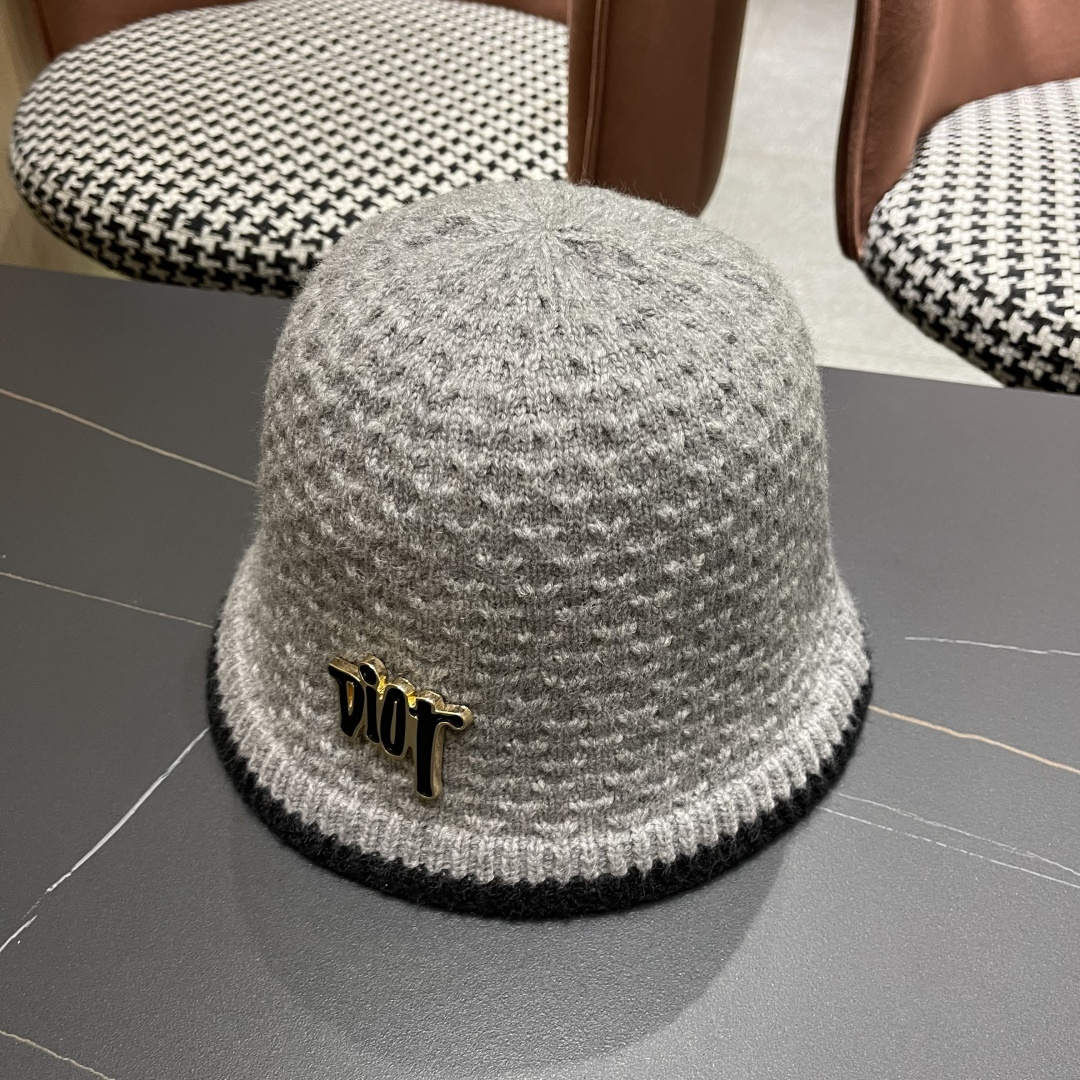 迪奥 针织毛绒渔夫帽女秋冬季时尚百搭保暖护耳羊羔绒盆帽