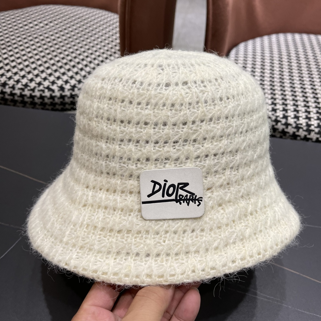  迪奥Dior 纯色复古大头围渔夫帽女2025年新款
秋冬加大加深水桶帽显脸小盆帽