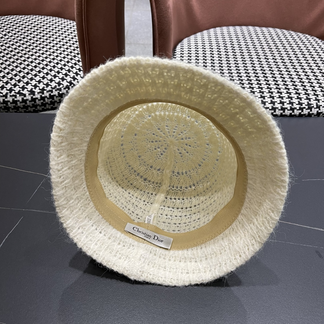  迪奥Dior 纯色复古大头围渔夫帽女2025年新款
秋冬加大加深水桶帽显脸小盆帽