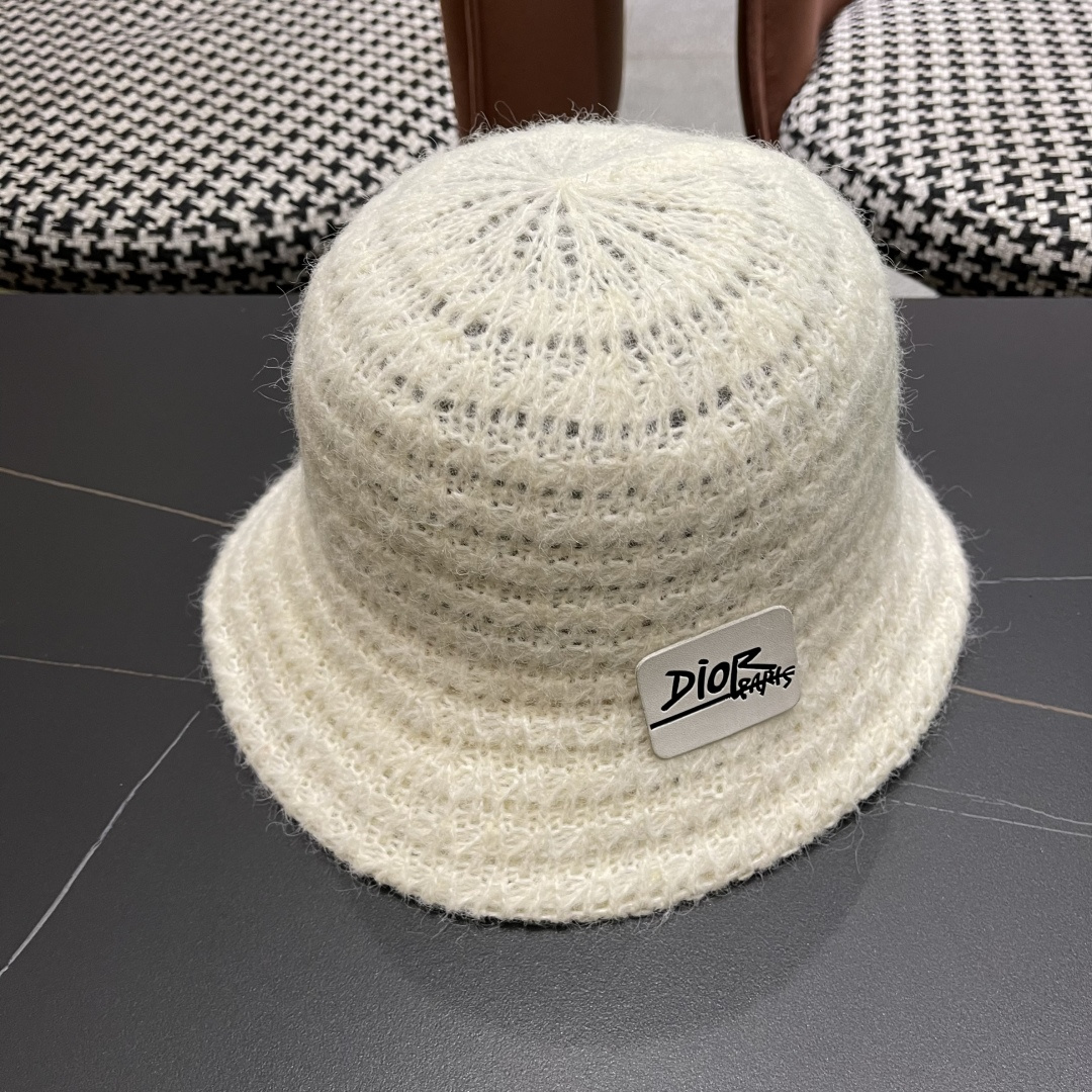 迪奥Dior 纯色复古大头围渔夫帽女2025年新款
秋冬加大加深水桶帽显脸小盆帽