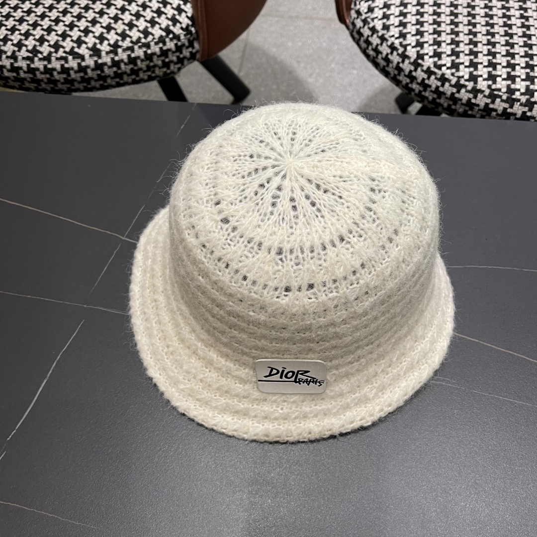  迪奥Dior 纯色复古大头围渔夫帽女2025年新款
秋冬加大加深水桶帽显脸小盆帽