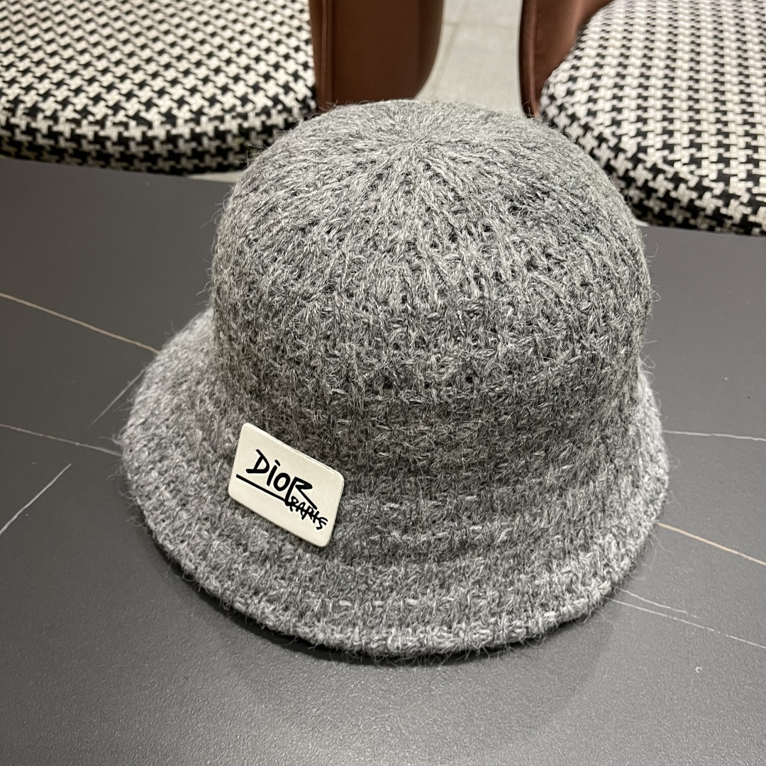  迪奥Dior 纯色复古大头围渔夫帽女2025年新款
秋冬加大加深水桶帽显脸小盆帽