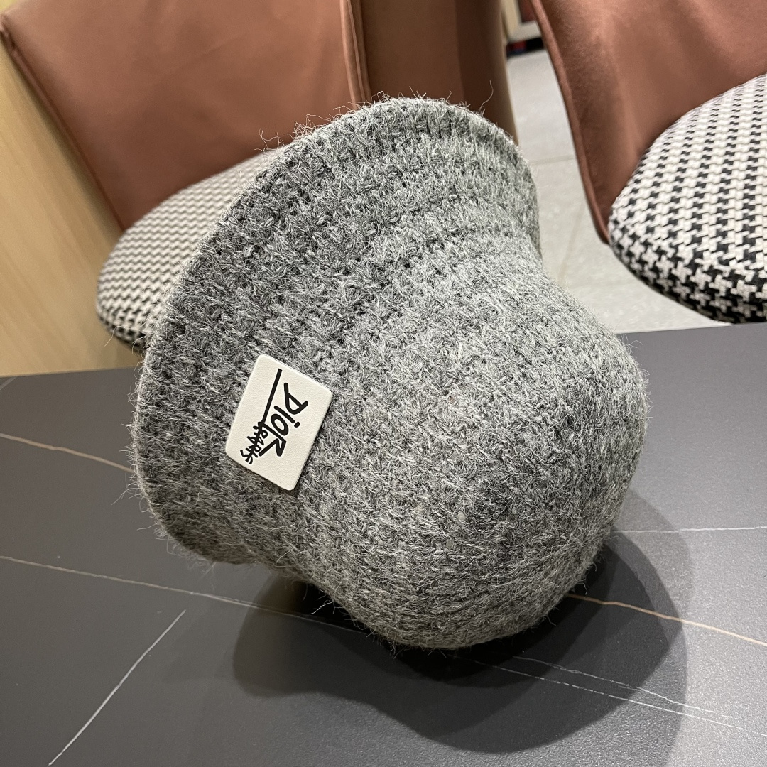  迪奥Dior 纯色复古大头围渔夫帽女2025年新款
秋冬加大加深水桶帽显脸小盆帽