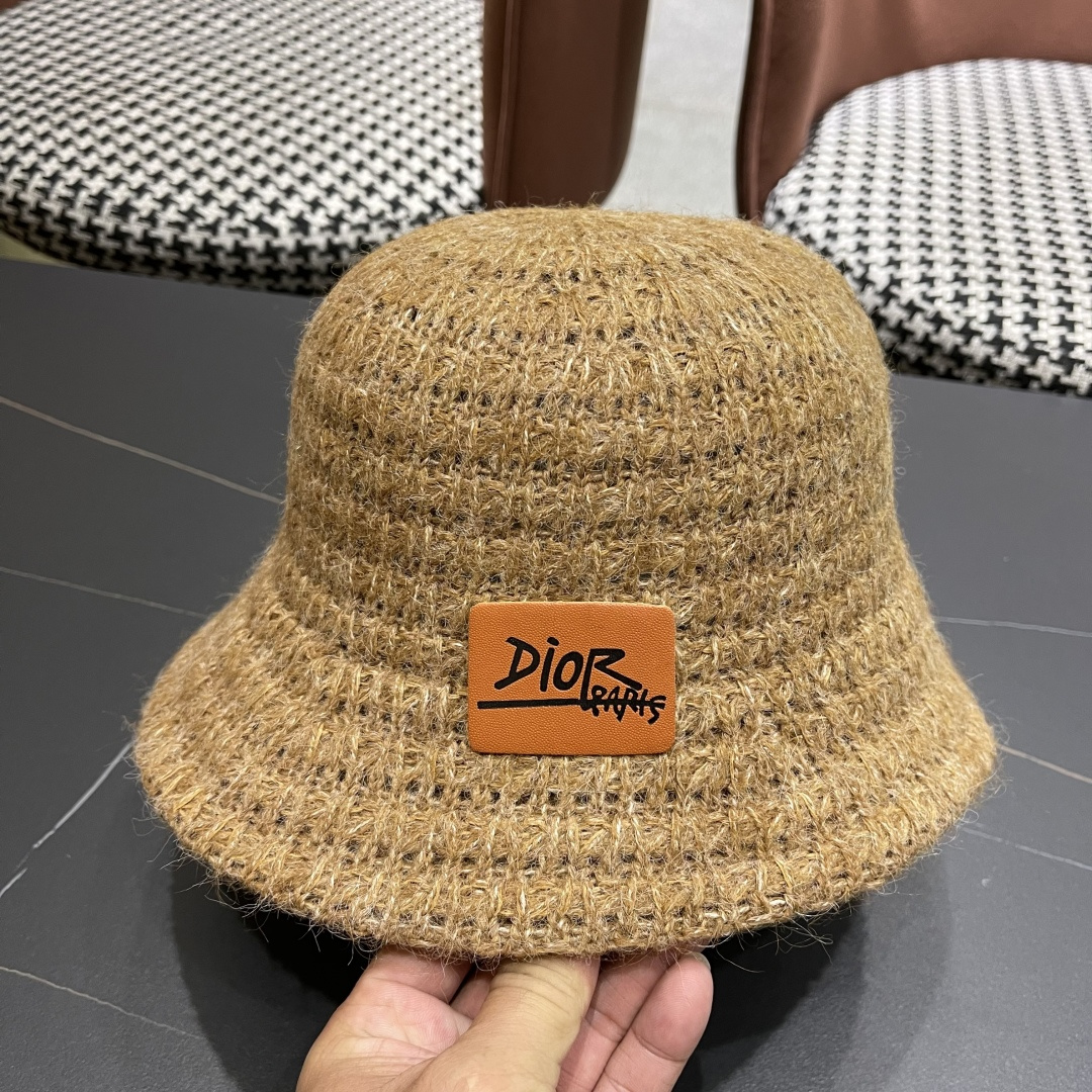  迪奥Dior 纯色复古大头围渔夫帽女2025年新款
秋冬加大加深水桶帽显脸小盆帽