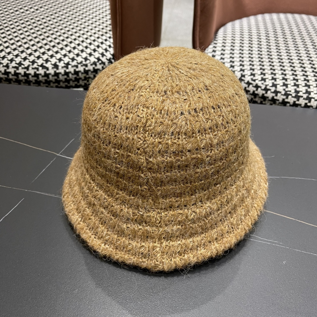  迪奥Dior 纯色复古大头围渔夫帽女2025年新款
秋冬加大加深水桶帽显脸小盆帽